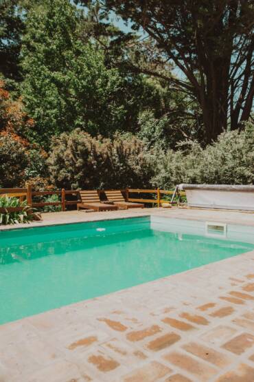 Backyard pool landscaping ideas